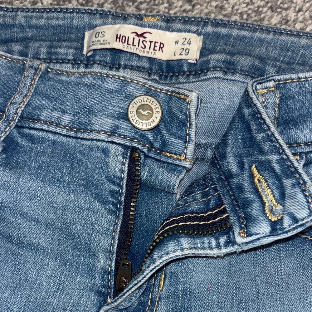 Hollister Women's Light Blue distressed Jeans size 24